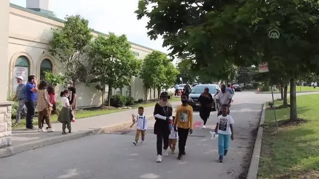 MISSISSAUGA - Kanada'da çocuğunu alan bayram karnavalına koştu