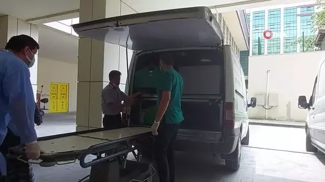 Oksijen tüpüne bağlıyken sigara içmek isteyince canından oldu