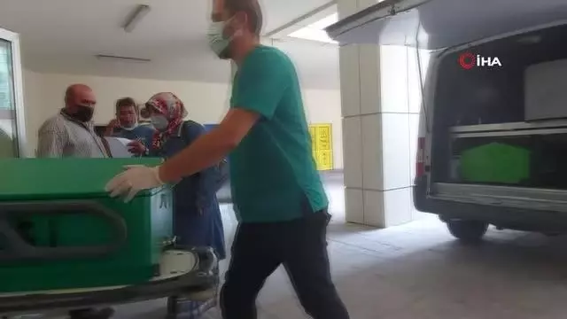 Oksijen tüpüne bağlıyken sigara içmek isteyince canından oldu