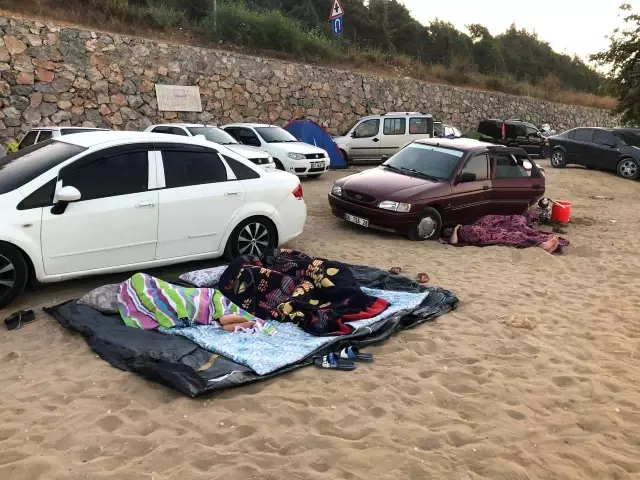 Oteller yüzde yüz doldu, dışarıda kalan tatilciler araçlarında ve yerlerde uyudu