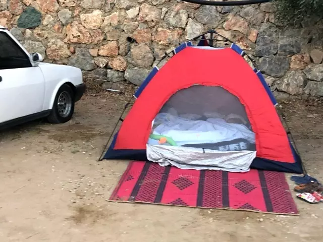 Oteller yüzde yüz doldu, dışarıda kalan tatilciler araçlarında ve yerlerde uyudu