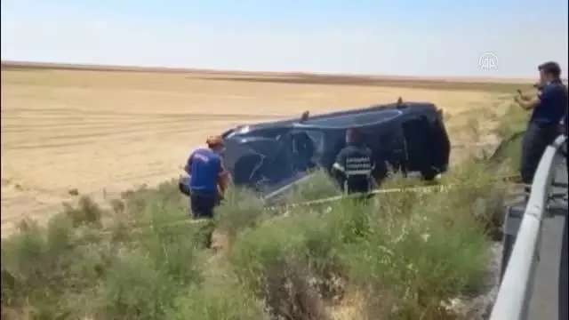 Otomobil bariyerlere saplandı: 2 ölü, 4 yaralı