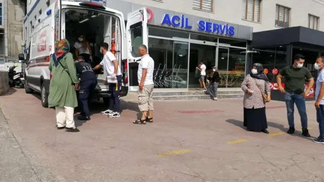Otomobil evin duvarına çarptı: 2 yaralı