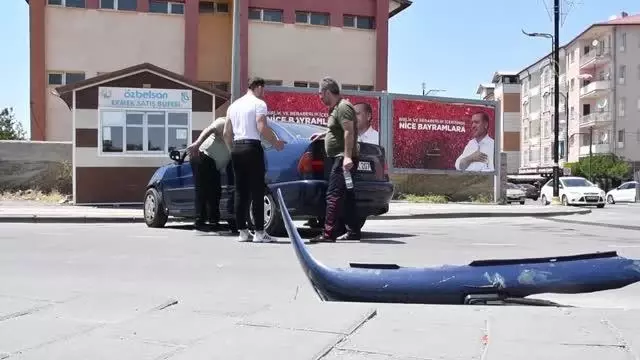 Otomobil ile hafif ticari araç çarpıştı: 4 yaralı