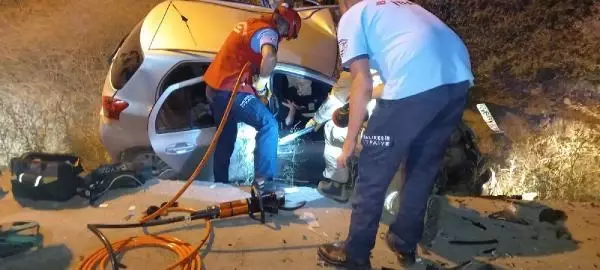OTOMOBİLLER ÇARPIŞTI 5 YARALI OTOMOBİLLER ÇARPIŞTI 5 YARALI