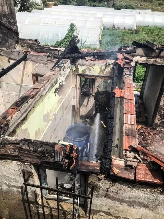 Pendik'te gecekondu yangını Pendik'te gecekondu yangını