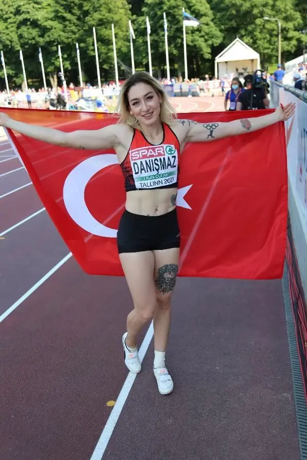 Rekortmen atlet Tuğba Danışmaz: Zor günlerimde kimse yanımda olmadı