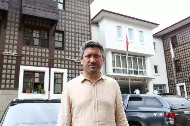 Rize'de afet bölgesindeki vatandaşlar buruk bir bayram geçiriyor Rize'de afet bölgesindeki vatandaşlar buruk bir bayram geçiriyor