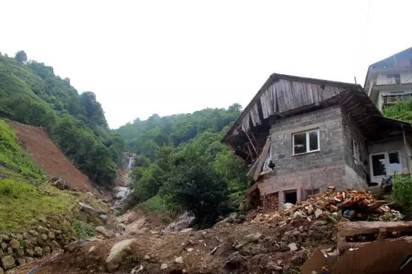 Son dakika haber | RİZE'DEKİ SELDE 47 BİNA YIKILDI, 99 BİNADA AĞIR HASAR VAR