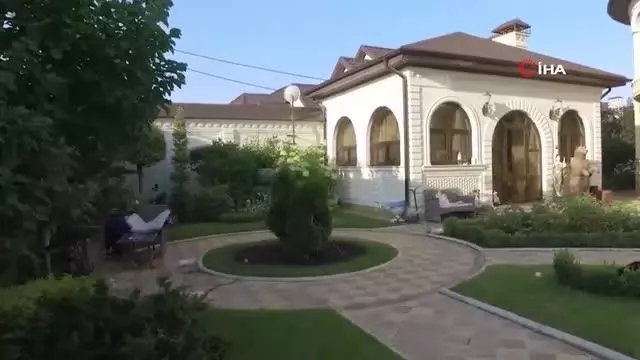 Rus trafik polisinin evinden altın kaplama tuvalet çıktı
