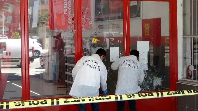 İş yerine gelen esnaf, dükkanını kurşunlanmış halde buldu