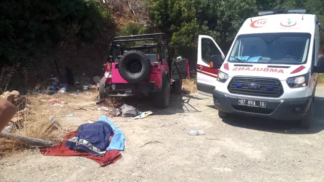 Turistleri taşıyan safari aracı kaza yaptı! 1 ölü, 9 yaralı var Turistleri taşıyan safari aracı kaza yaptı! 1 ölü, 9 yaralı var