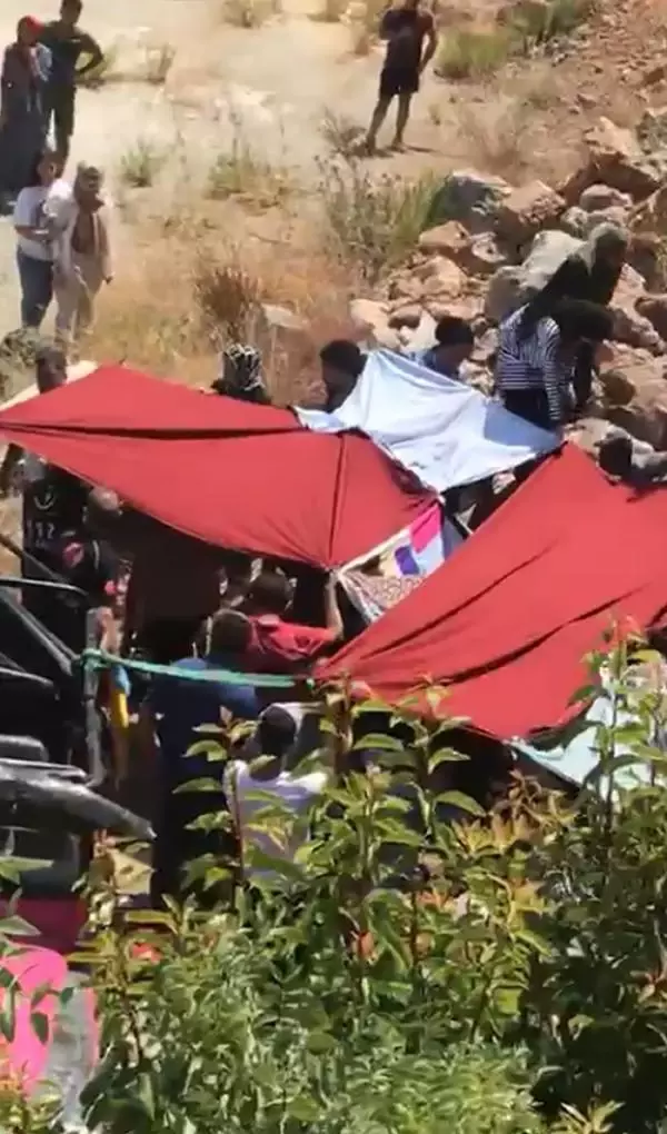 Son dakika gündem: SAFARİ ARACI ŞARAMPOLE YUVARLANDI 1 ÖLÜ, 9 YARALI