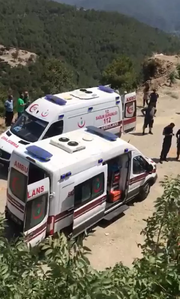 Son dakika gündem: SAFARİ ARACI ŞARAMPOLE YUVARLANDI 1 ÖLÜ, 9 YARALI