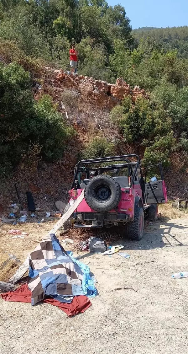 Son dakika gündem: SAFARİ ARACI ŞARAMPOLE YUVARLANDI 1 ÖLÜ, 9 YARALI