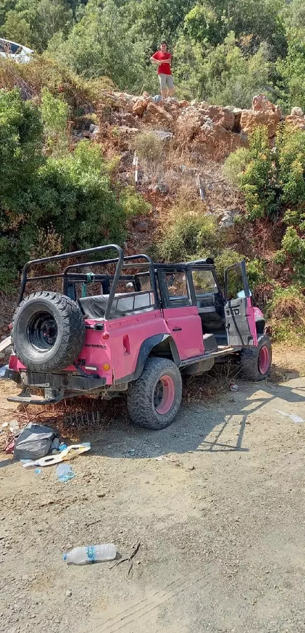 Son dakika gündem: SAFARİ ARACI ŞARAMPOLE YUVARLANDI 1 ÖLÜ, 9 YARALI
