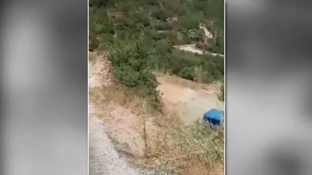 Son dakika haberi... Safari turu yapan araç şarampole devrildi: 1 kişi öldü, 9 kişi yaralandı