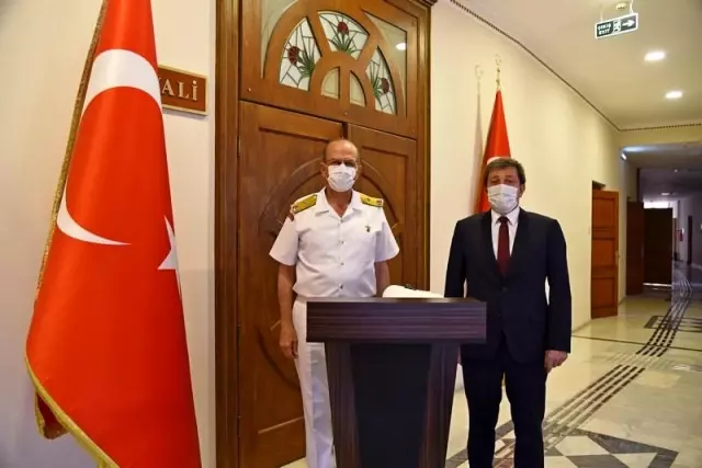 Sahil Güvenlik Komutanı Tuğamiral Ahmet Kendir Vali Orhan Tavlı' yı Ziyaret Etti Sahil Güvenlik Komutanı Tuğamiral Ahmet Kendir Vali Orhan Tavlı' yı Ziyaret Etti
