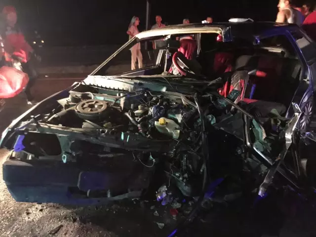 Sakarya'da iki otomobil çarpıştı: 5 yaralı