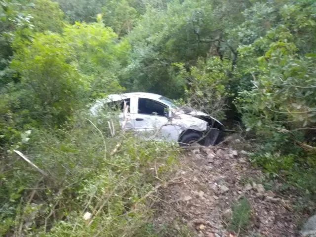 Son dakika haberi: Otomobilin şarampole devrilmesi sonucu biri çocuk 3 kişi yaralandı