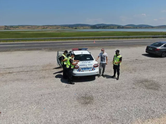 Son dakika haberleri: Samsun'da jandarma drone destekli uygulama yaptı, sürücülere şeker ikramında bulundu Son dakika haberleri: Samsun'da jandarma drone destekli uygulama yaptı, sürücülere şeker ikramında bulundu