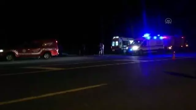 Şarampole devrilen yolcu otobüsündeki 5 kişi yaralandı Şarampole devrilen yolcu otobüsündeki 5 kişi yaralandı
