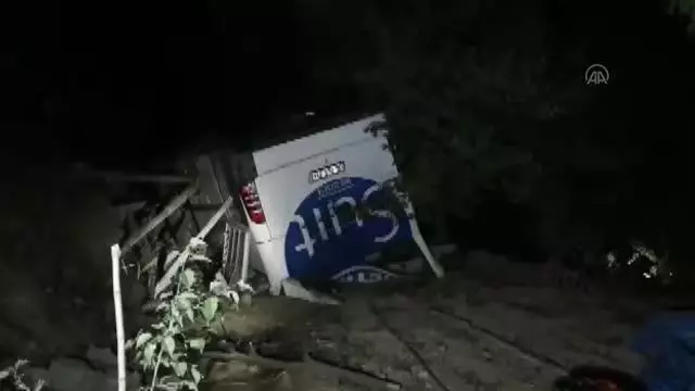 Şarampole devrilen yolcu otobüsündeki 5 kişi yaralandı