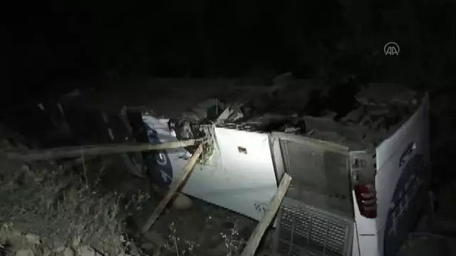Şarampole devrilen yolcu otobüsündeki 5 kişi yaralandı