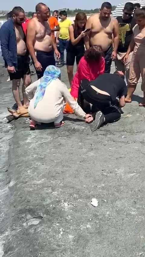 Son dakika: Serinlemek için Salda Gölü'ne giren genç boğularak hayatını kaybetti Son dakika: Serinlemek için Salda Gölü'ne giren genç boğularak hayatını kaybetti