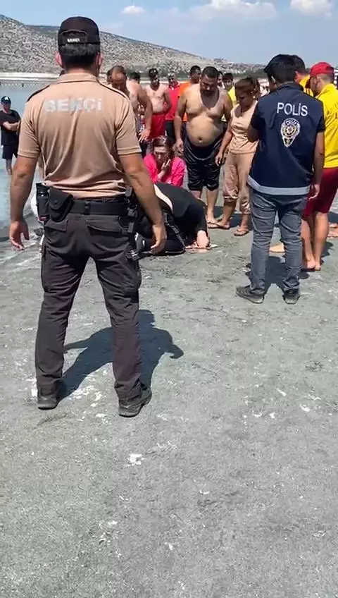 Son dakika: Serinlemek için Salda Gölü'ne giren genç boğularak hayatını kaybetti