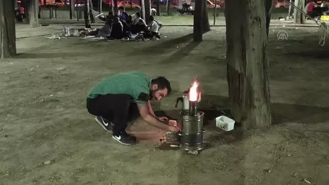 Sıcaktan bunalan vatandaşlar parkları doldurdu Sıcaktan bunalan vatandaşlar parkları doldurdu