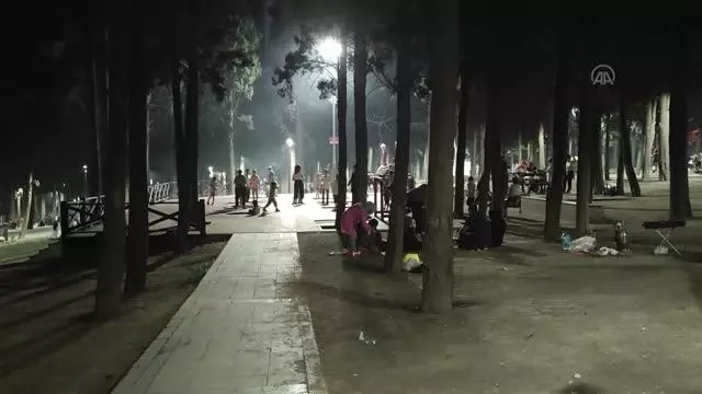 Sıcaktan bunalan vatandaşlar parkları doldurdu