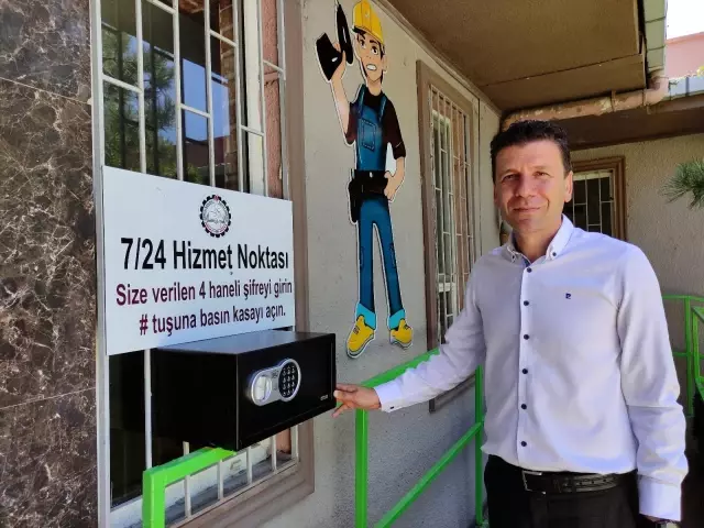 Şifreyi giren kasadan diplomasını alıyor Şifreyi giren kasadan diplomasını alıyor