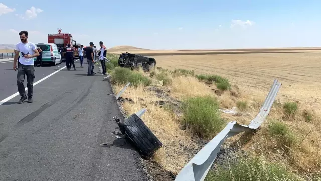 Aksaray'da feci kaza...Çarpıp takla attığı bariyerler otomobile saplandı: 2 ölü, 4 yaralı