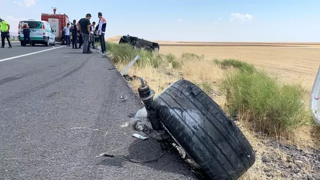 Aksaray'da feci kaza...Çarpıp takla attığı bariyerler otomobile saplandı: 2 ölü, 4 yaralı
