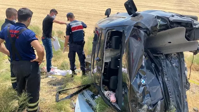 Aksaray'da feci kaza...Çarpıp takla attığı bariyerler otomobile saplandı: 2 ölü, 4 yaralı