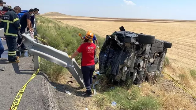 Aksaray'da feci kaza...Çarpıp takla attığı bariyerler otomobile saplandı: 2 ölü, 4 yaralı
