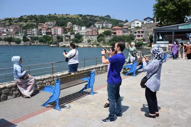 Tarihi ve doğal güzellikleriyle ünlü Amasra bayramda tatilcilerin akınına uğradı