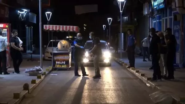 TARTIŞTIĞI KİŞİYİ SOKAK ORTASINDA BACAĞINDAN VURDU TARTIŞTIĞI KİŞİYİ SOKAK ORTASINDA BACAĞINDAN VURDU