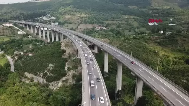 Kocaeli TEM otoyolunda 10 kilometrelik araç kuyruğu