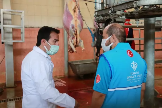 TDV, Van'da ihtiyaç sahiplerine kurban eti ulaştırdı