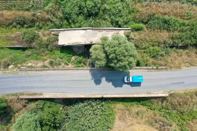 Günümüze 3 kemeri ulaşan tarihi Karapürçek Köprüsü ilgi görüyor Günümüze 3 kemeri ulaşan tarihi Karapürçek Köprüsü ilgi görüyor