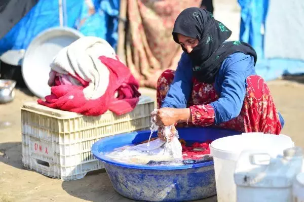 The unsung heroes of agriculture welcomed the Eid al-Adha by working in the heat of Adana
