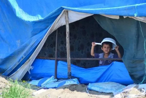The unsung heroes of agriculture welcomed the Eid al-Adha by working in the heat of Adana