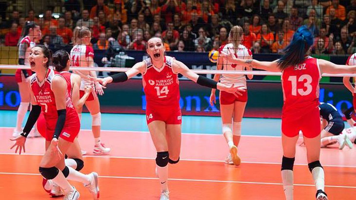 Tokyo Olimpiyatları'na giden Kadın Voleybol Takımımız'ı korona vurdu! Sporcularımız karantinada
