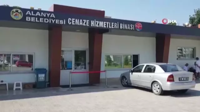 Turistleri taşıyan safari aracı devrildi: 1 ölü, 9 yaralı