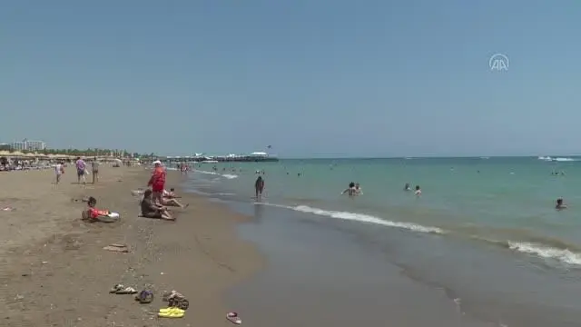 Turizm merkezlerinde bayram tatili yoğunluğu devam ediyor Turizm merkezlerinde bayram tatili yoğunluğu devam ediyor