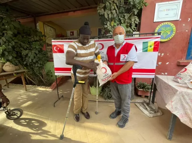 Türk Kızılay Senegal'de ihtiyaç sahiplerine kurban eti ulaştırdı