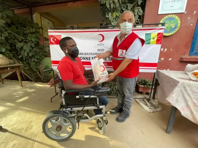 Türk Kızılay Senegal'de ihtiyaç sahiplerine kurban eti ulaştırdı