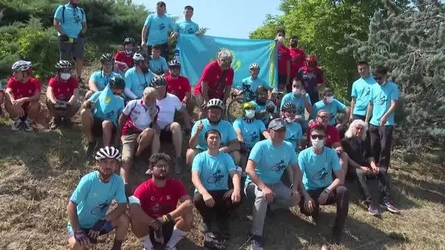 Son dakika haberi: Türk ve Kazak bisikletçiler Anıtkabir'e pedal çevirdi